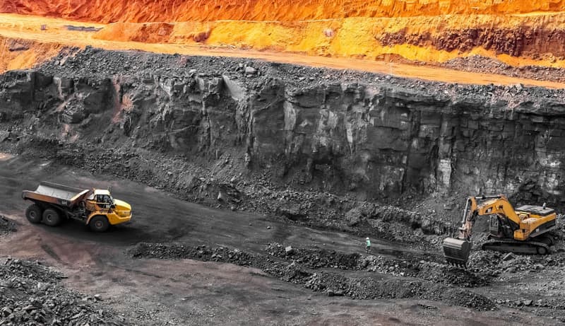 المواد الكيميائية المستخدمة في التعدين والمستحلبات المستخدمة في المتفجرات