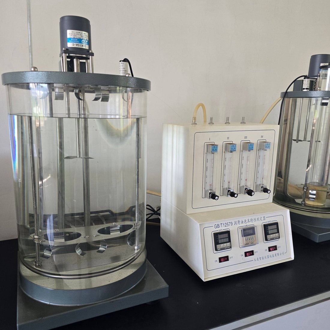Kinematic viscosity bath and lubricant foam characteristics test apparatus in the CheMost QC laboratory