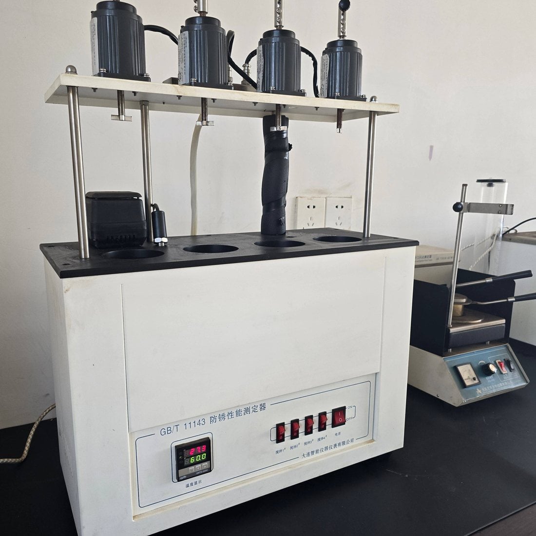 Lubricant rust-prevention characteristics test apparatus in the CheMost QC laboratory