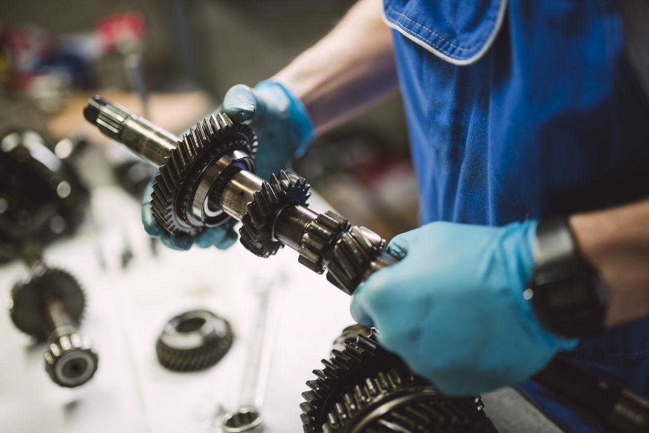 Technician inspecting a gear train assembly — CheMost industrial gear oil additive packages (S–P EP)