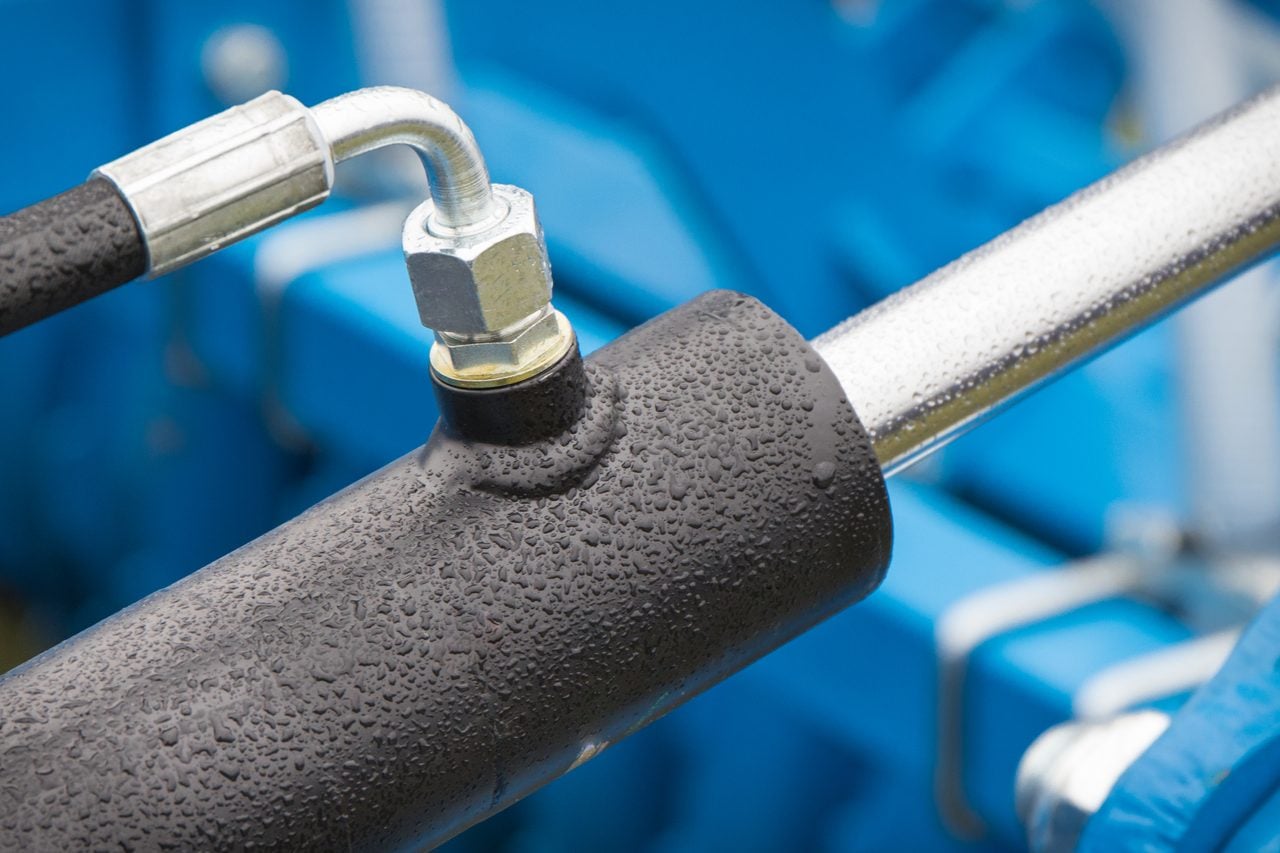 Wet hydraulic cylinder and hose fitting — CheMost hydraulic oil additive packages (ISO HM/HV)